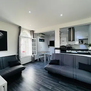 https://charmant-deux-pices-au-calme.fr-provencehotel.com