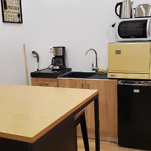 https://studio-vieux-port-13002.fr-provencehotel.com